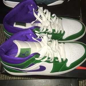 Air Jordan 1s Mid Incredible Hulk